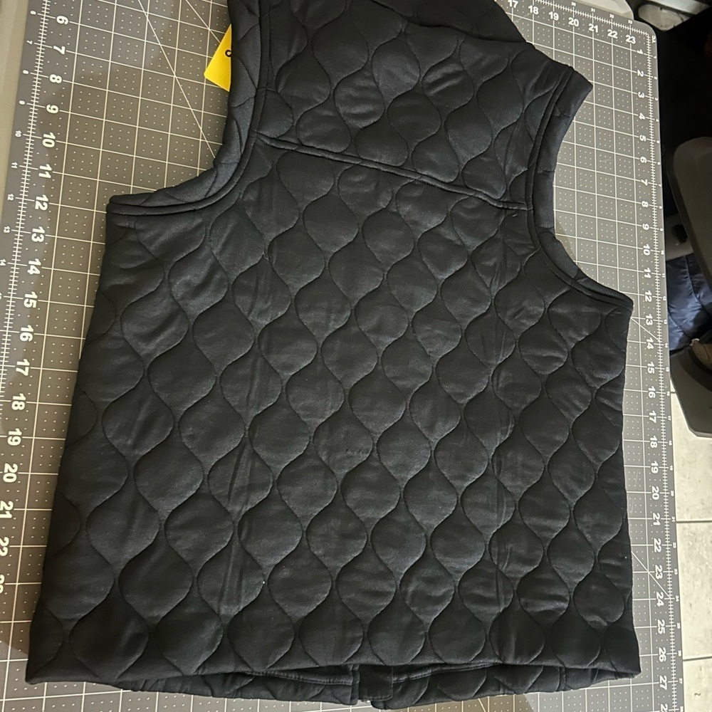 Kirkland Signature Dark Quilted Vest - Picture 5 of 5